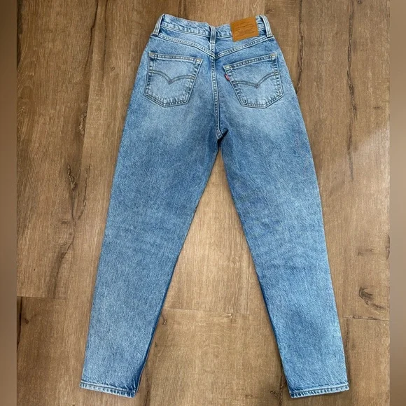Levi’s 80s mom Jean - Picture 4 of 6